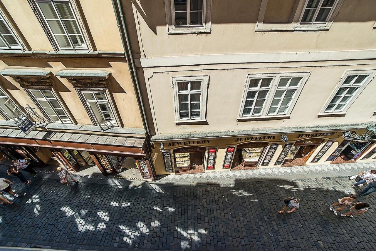 Newly Renovated 1-Bed Apartment At Charles Bridge Prag Exterior foto