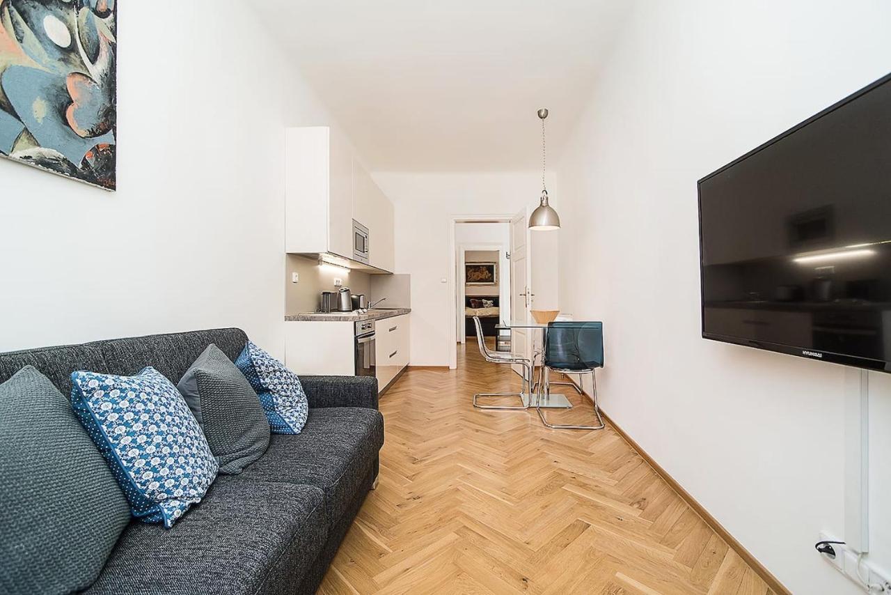Newly Renovated 1-Bed Apartment At Charles Bridge Prag Exterior foto