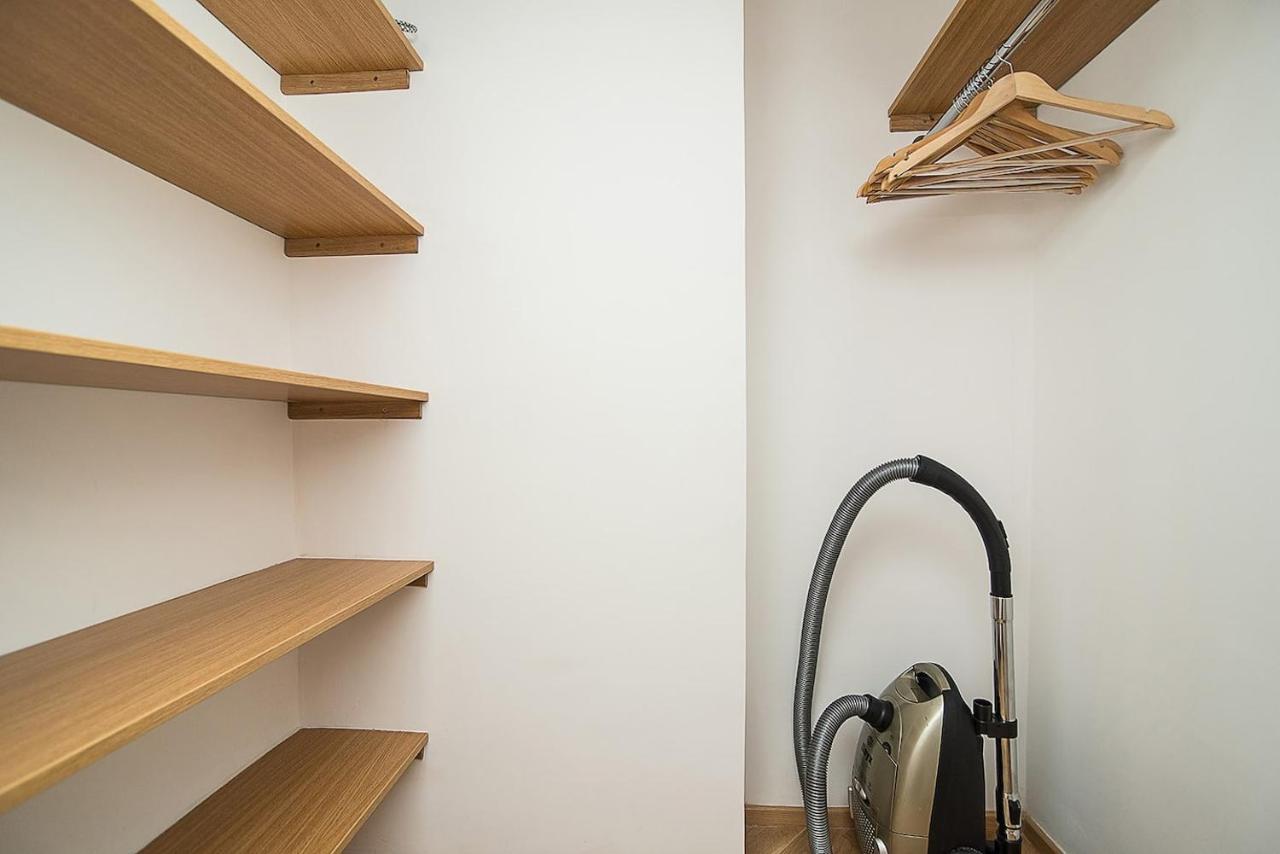 Newly Renovated 1-Bed Apartment At Charles Bridge Prag Exterior foto