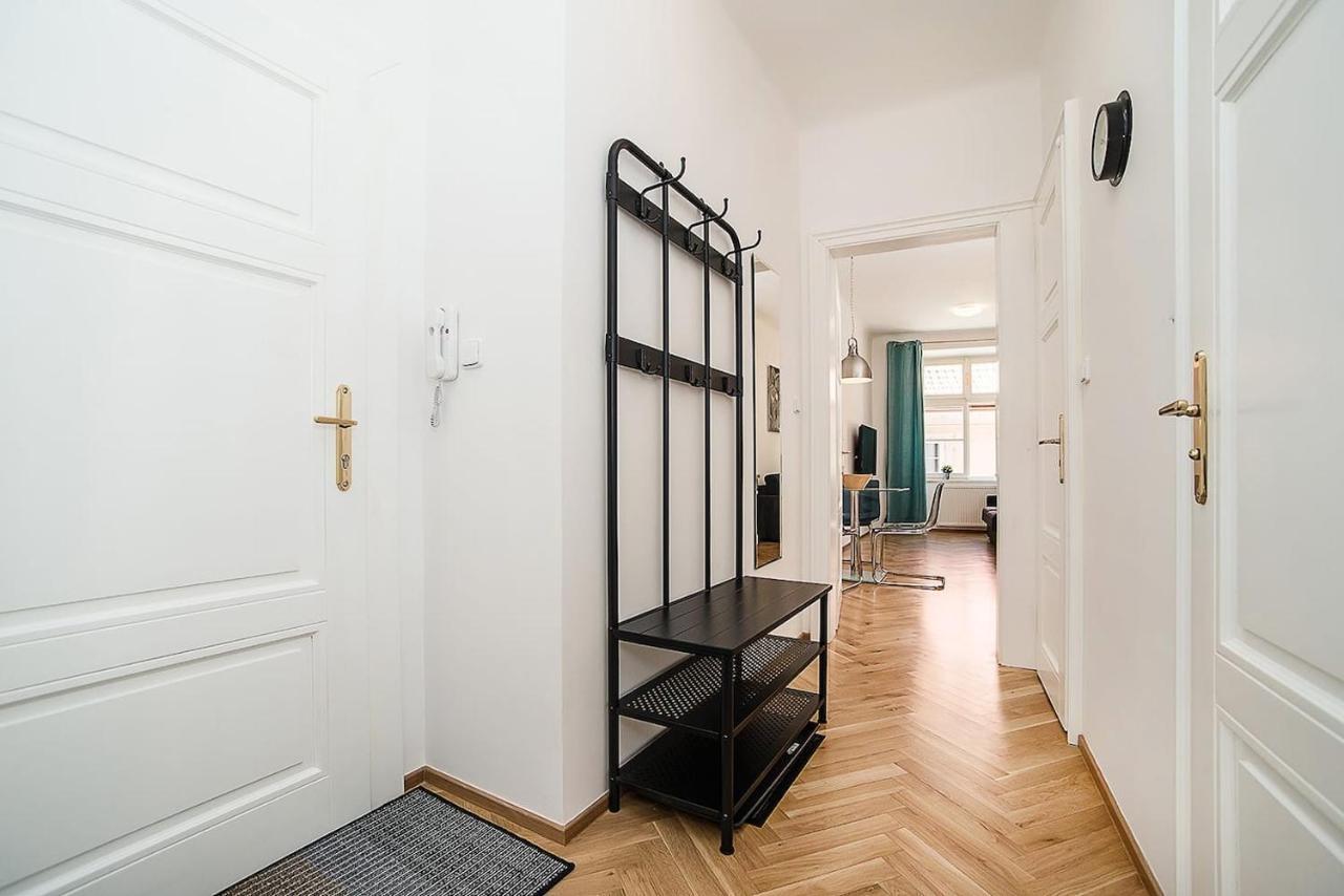 Newly Renovated 1-Bed Apartment At Charles Bridge Prag Exterior foto