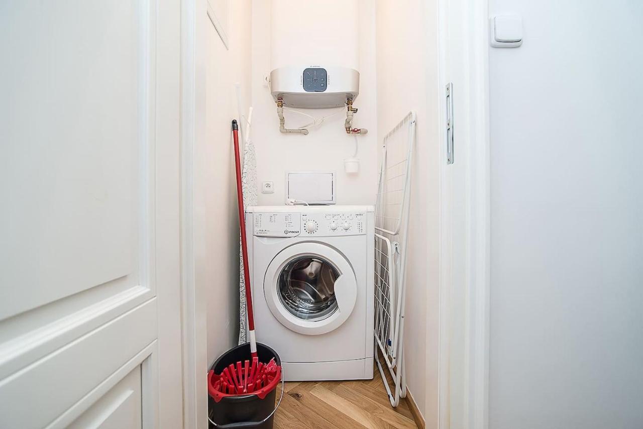 Newly Renovated 1-Bed Apartment At Charles Bridge Prag Exterior foto